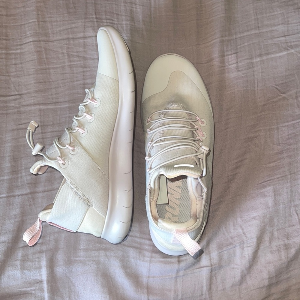 Light Pink Nike Free RN Commuter 2017